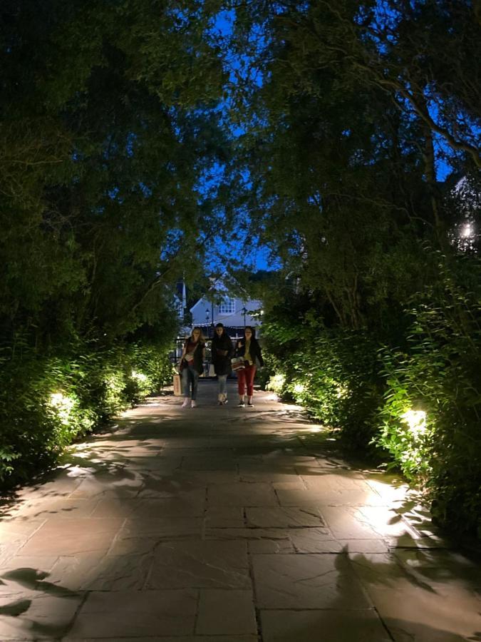 Cozy Bicester Village Townhouse With Garden ภายนอก รูปภาพ