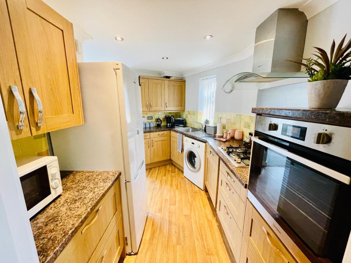 Cozy Bicester Village Townhouse With Garden ภายนอก รูปภาพ