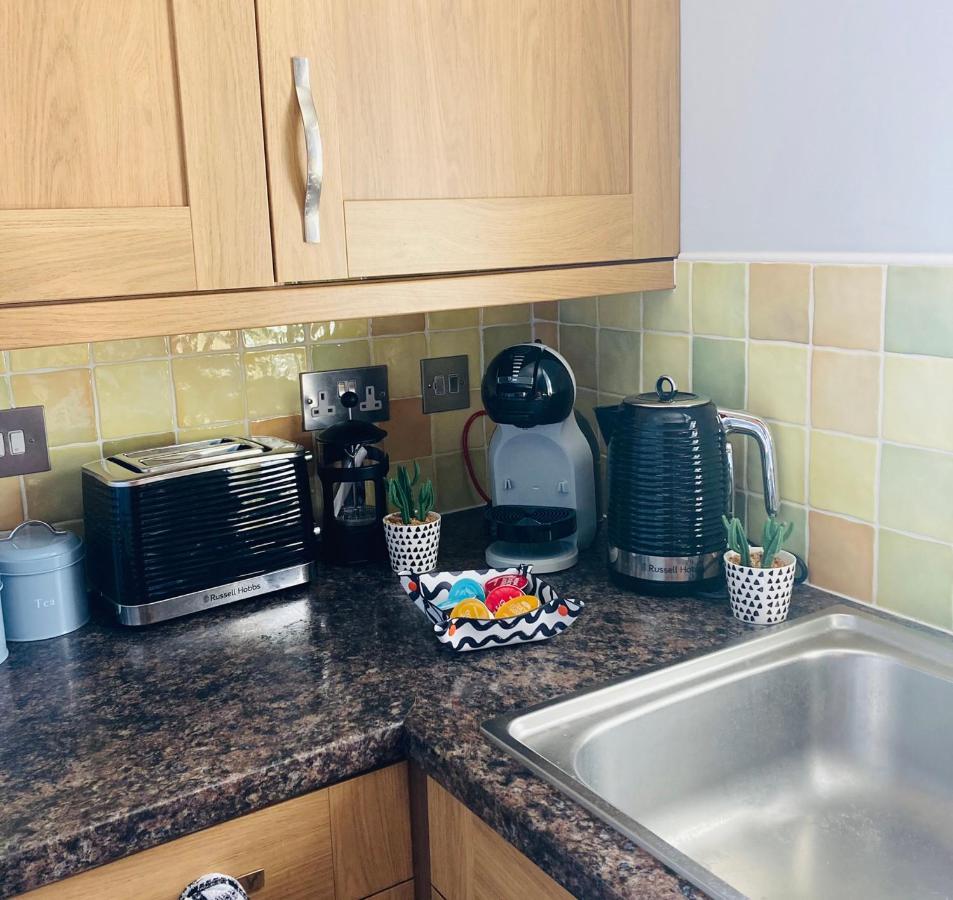 Cozy Bicester Village Townhouse With Garden ภายนอก รูปภาพ