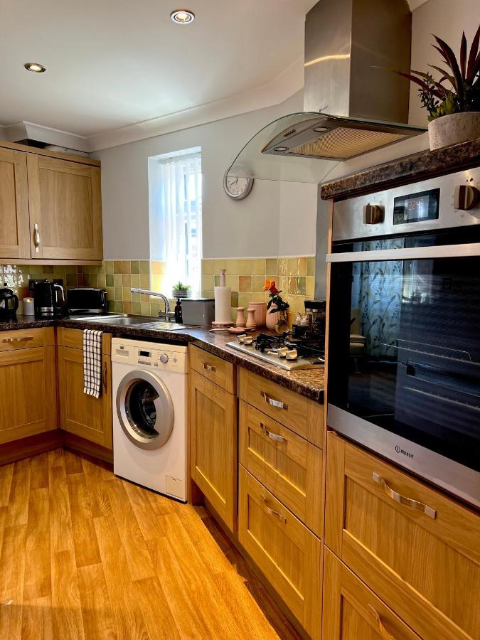 Cozy Bicester Village Townhouse With Garden ภายนอก รูปภาพ