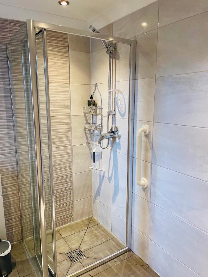 Cozy Bicester Village Townhouse With Garden ภายนอก รูปภาพ