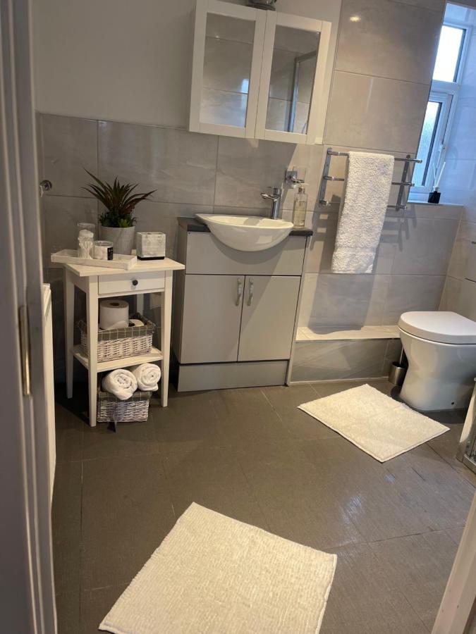 Cozy Bicester Village Townhouse With Garden ภายนอก รูปภาพ